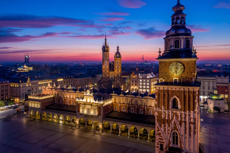 Poland: Comparing Time, News, and Relations with Russia